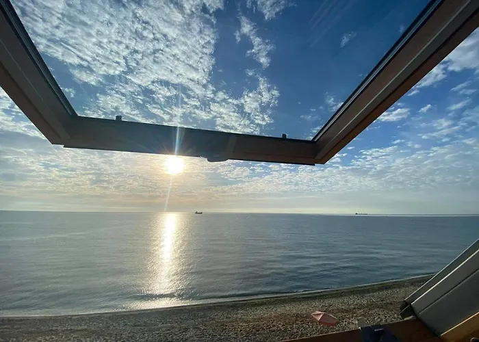 Къща за гости Hemingway In Happy 3*