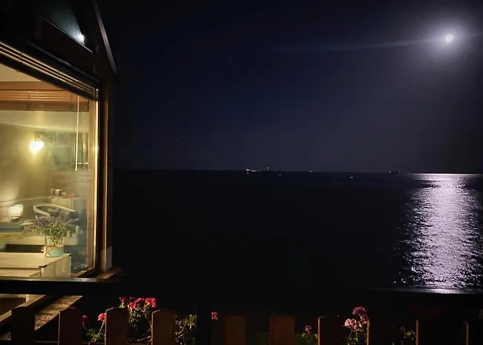 Hemingway In Happy Варна