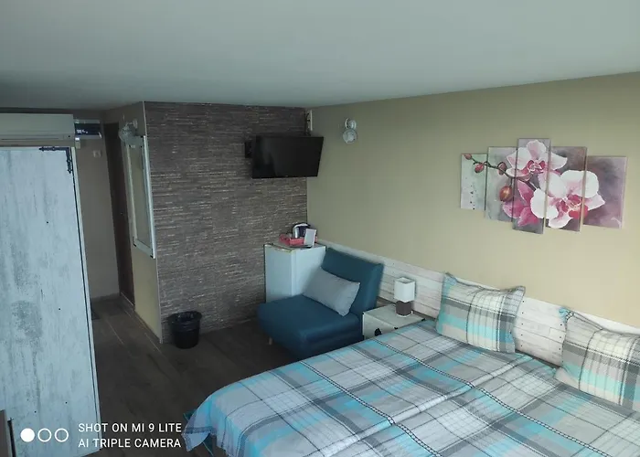 Πανσιόν Hemingway In Happy Βάρνα