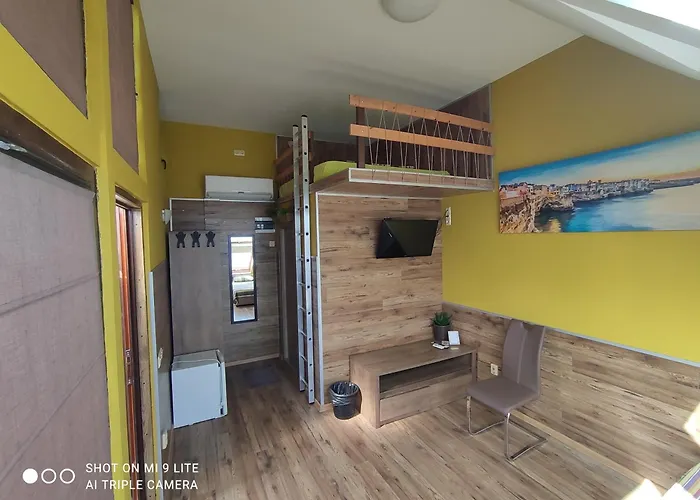 Πανσιόν Hemingway In Happy