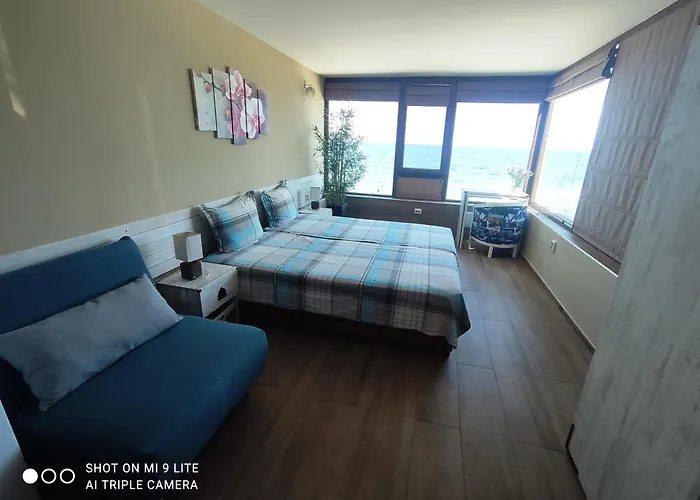 Къща за гости Hemingway In Happy Варна