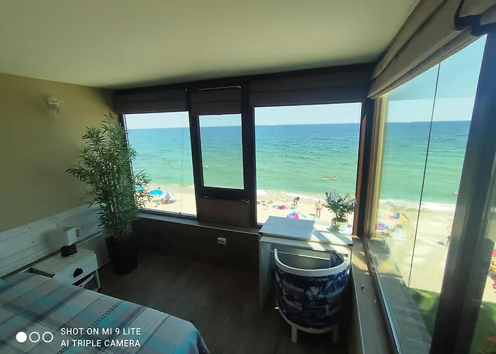 Hemingway In Happy Къща за гости 3*