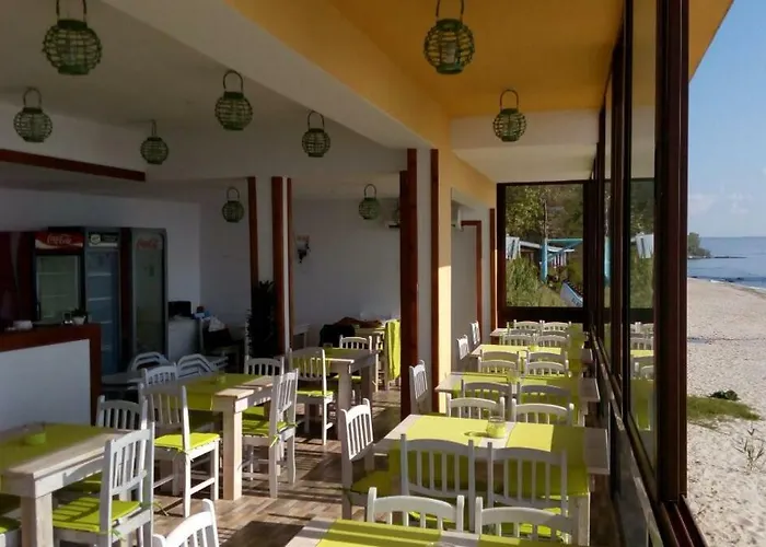 Къща за гости Hemingway In Happy