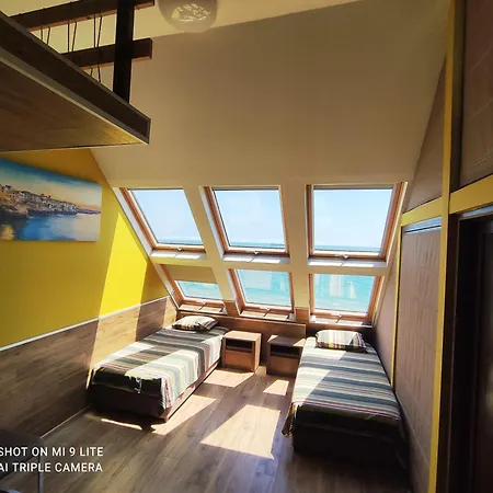 Hemingway In Happy Gasthof Warna