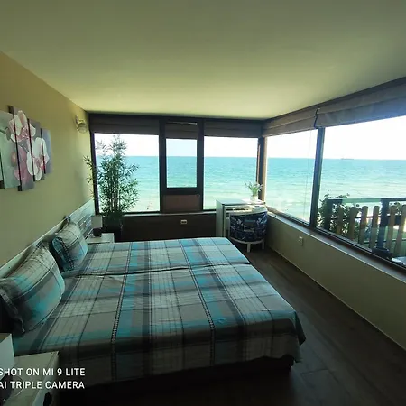 Hemingway In Happy Gasthof Warna