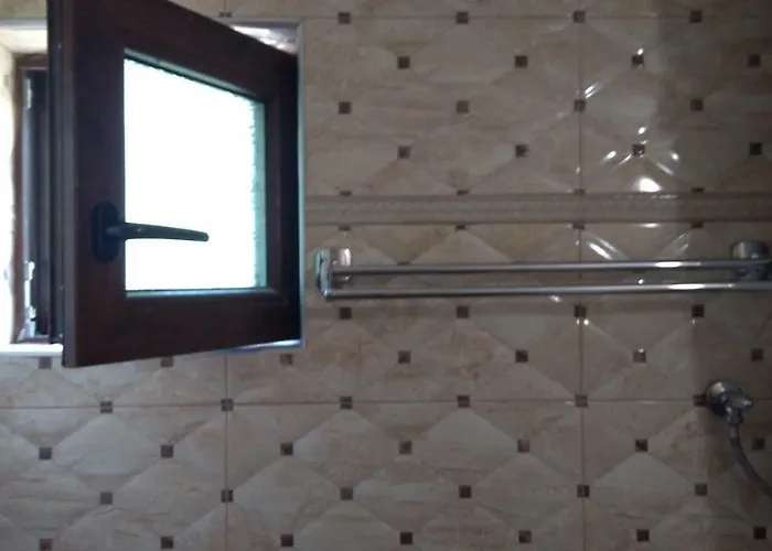 Hemingway In Happy 招待所 瓦爾納